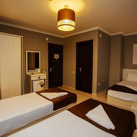 Batus Hotel Batumi Bagian luar foto