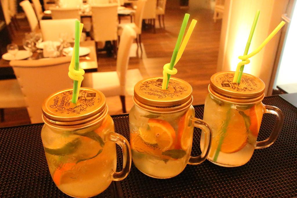 Batus Hotel Batumi Bagian luar foto