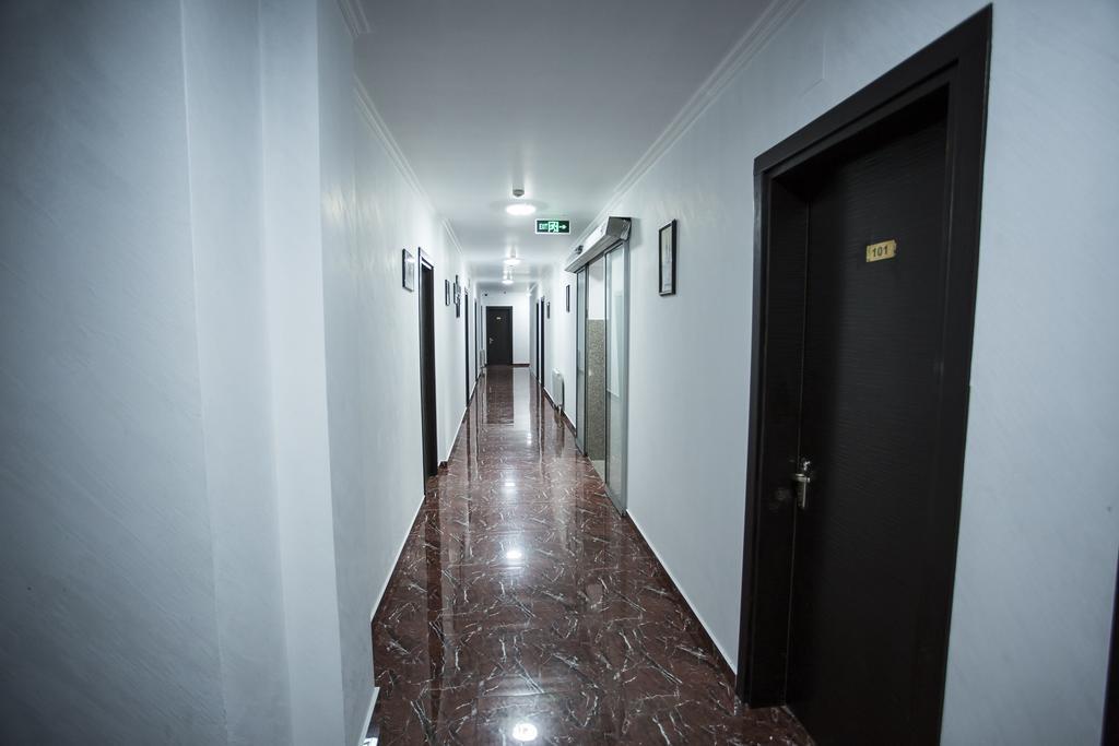 Batus Hotel Batumi Bagian luar foto