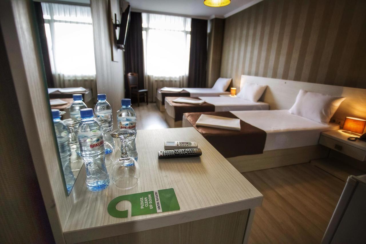 Batus Hotel Batumi Bagian luar foto