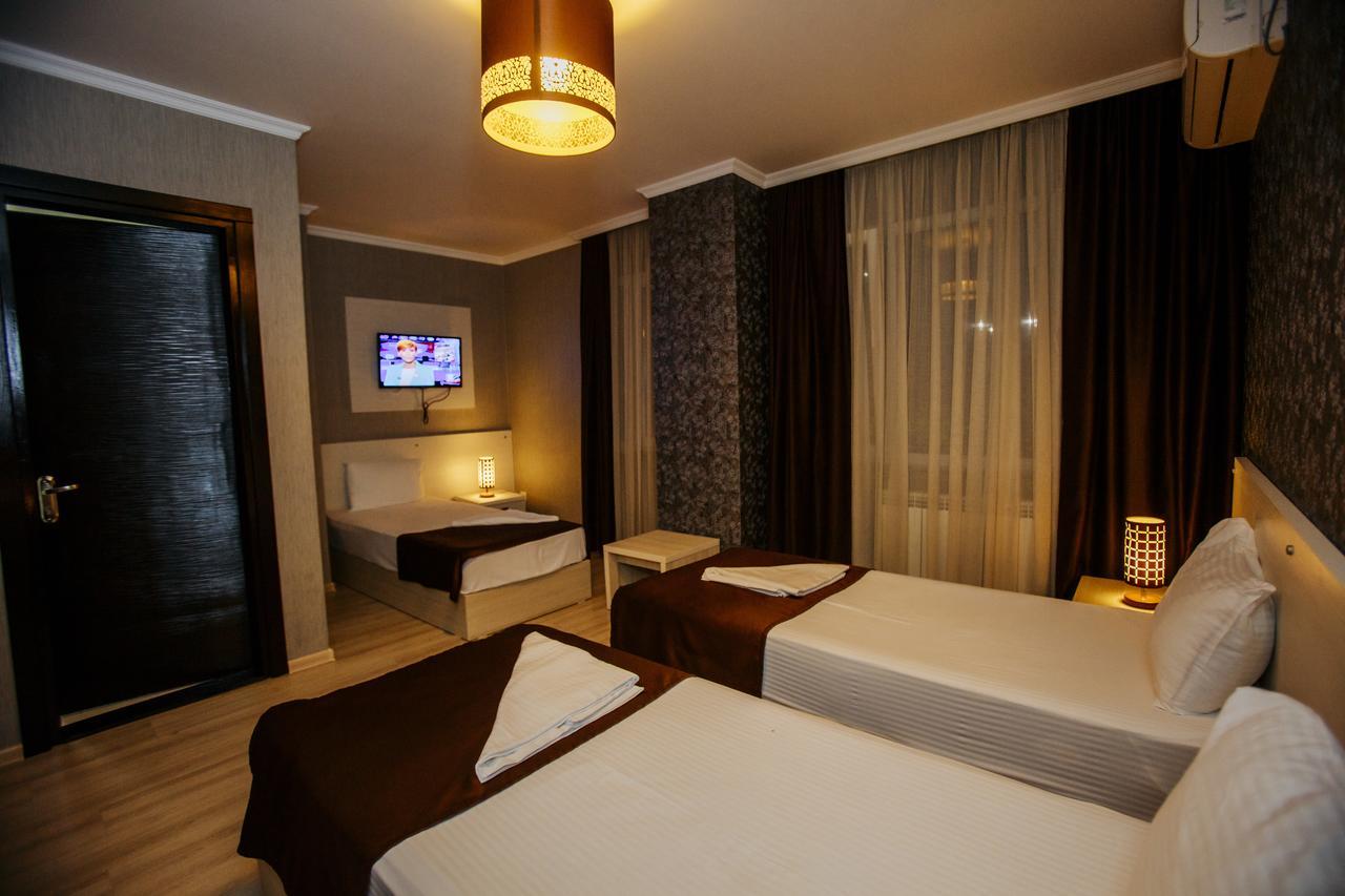 Batus Hotel Batumi Bagian luar foto