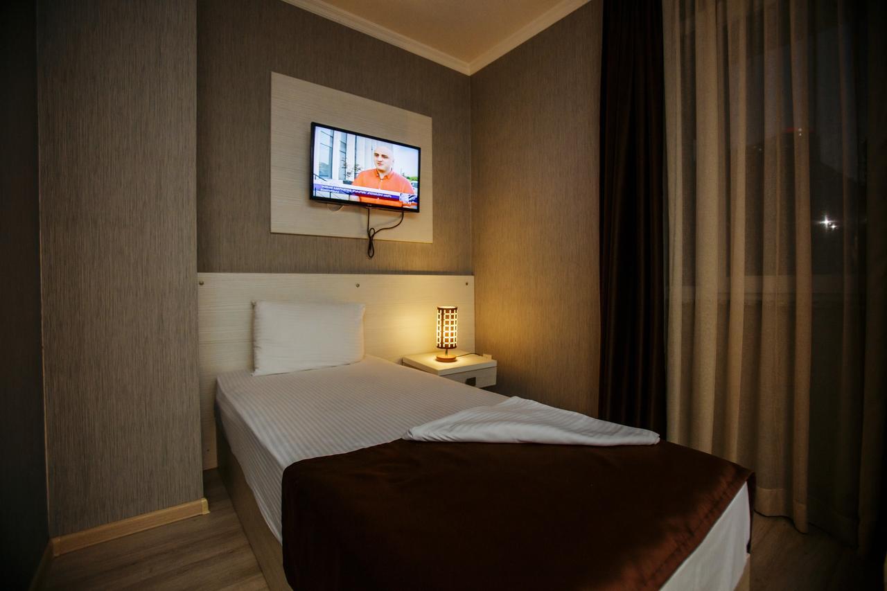 Batus Hotel Batumi Bagian luar foto