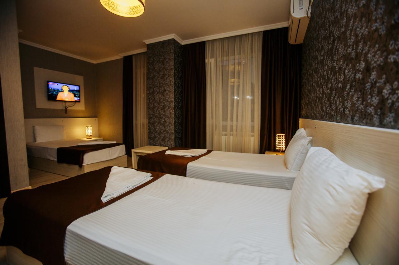Batus Hotel Batumi Bagian luar foto
