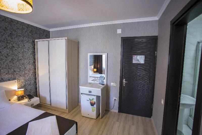 Batus Hotel Batumi Bagian luar foto